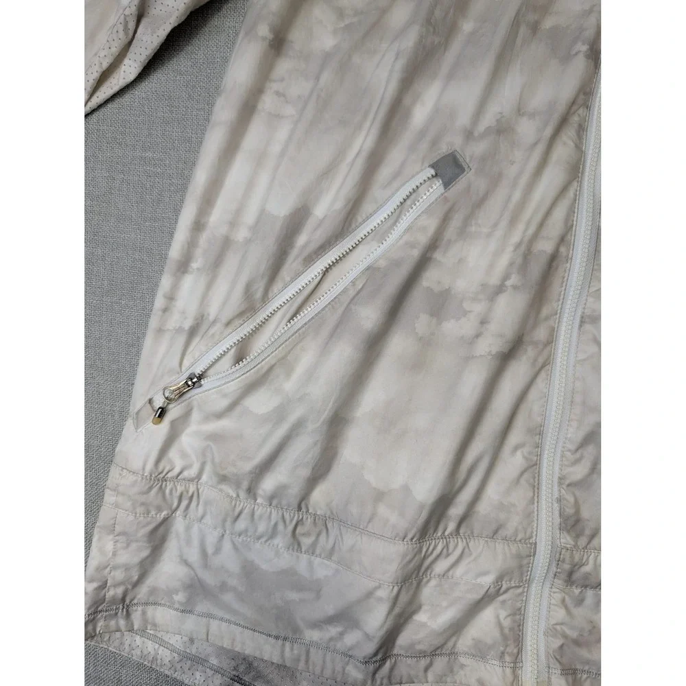 Lululemon Windbreaker Jacket Womens 8 Beige Polyester Hooded Reflective Print